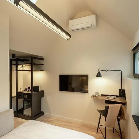 The Adams - Self Check In 3*