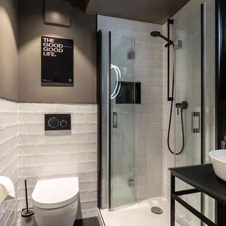 The Adams - Self Check In 3*