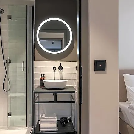 The Adams - Self Check In 3*