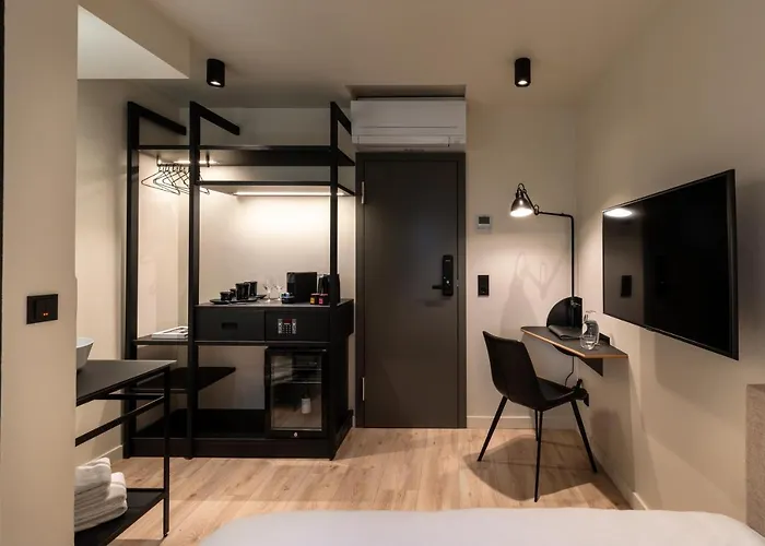 The Adams - Self Check In بادن بادن