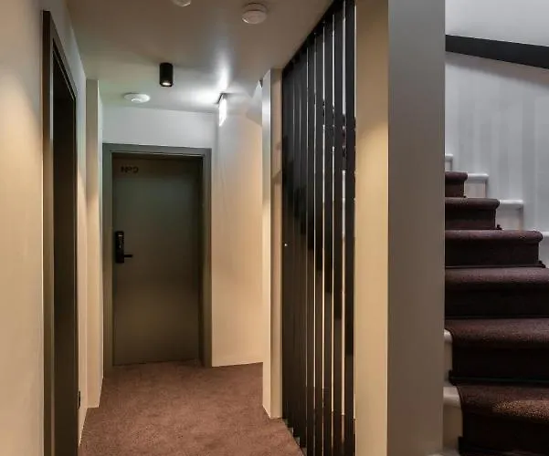 The Adams - Self Check In 3*