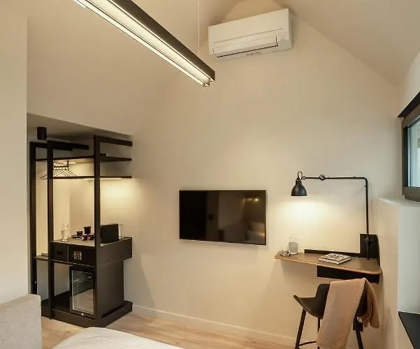 The Adams - Self Check In 3*