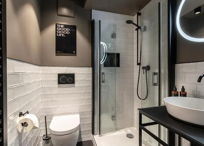 The Adams - Self Check In 3*