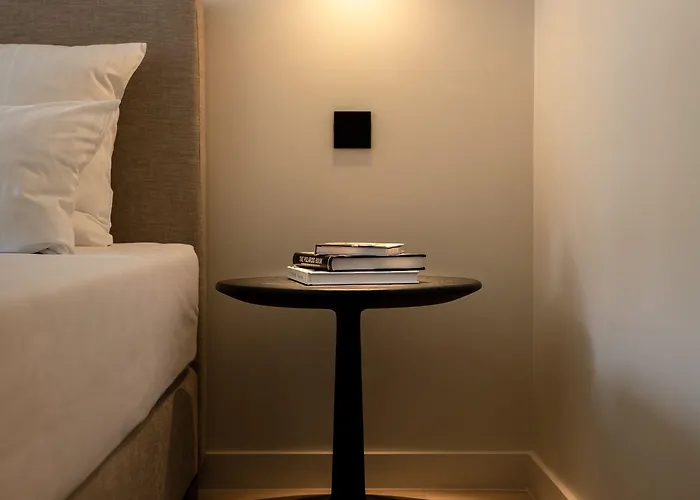 The Adams - Self Check In 3*